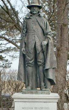 تمثال يمجد وليم برادفورد أحد مجرمي الإبادة الجماعية في حق الهنود الحمر