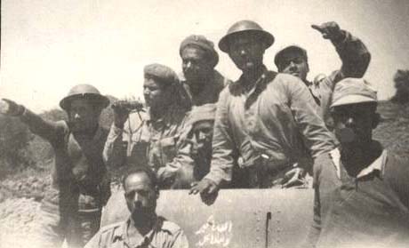 مدرعه صهيونية استولى عليها مجاهدي الإخوان المسلمين بعد معارك عام 1948م